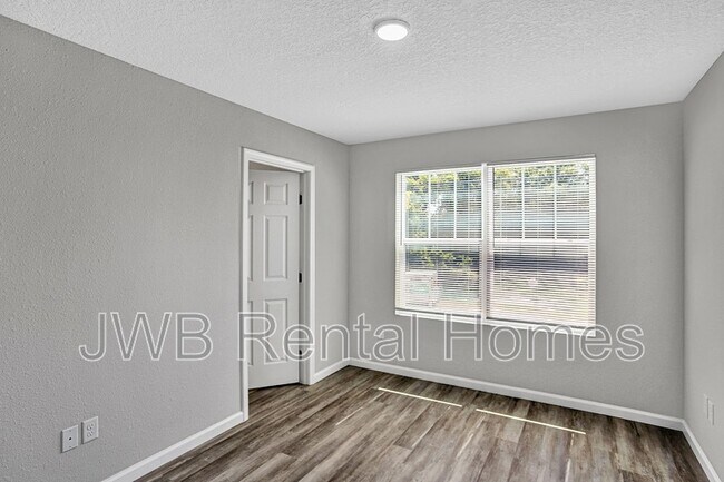 Foto del edificio - 2530 N Davis St