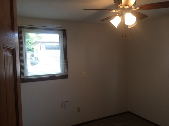 New Paint - Ceiling Fan! - 2837 County Rd H2