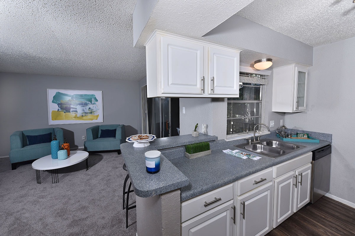 Primary Photo - 2121 Apartments