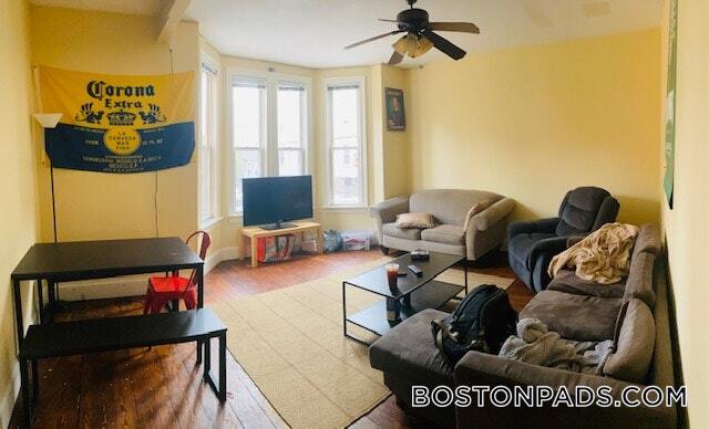 Primary Photo - 731 Parker St