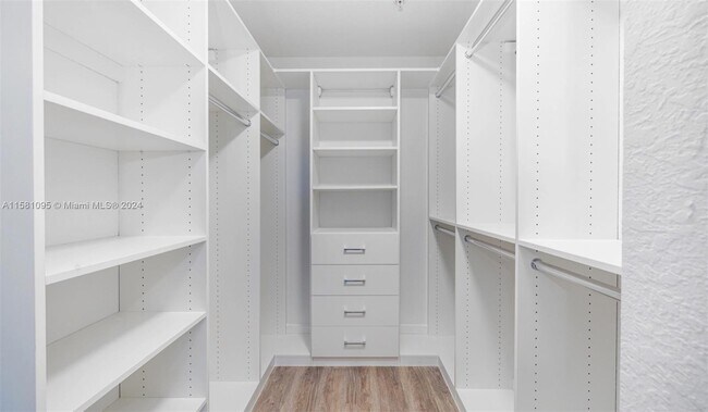 Building Photo - 10170 SW 7th Street Unit 38-314