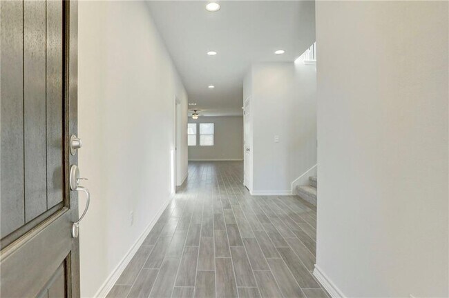 Foto del edificio - 348 Capstone Rd