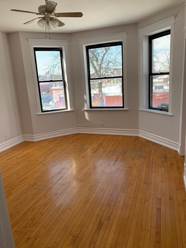 Building Photo - 2553 S Troy St