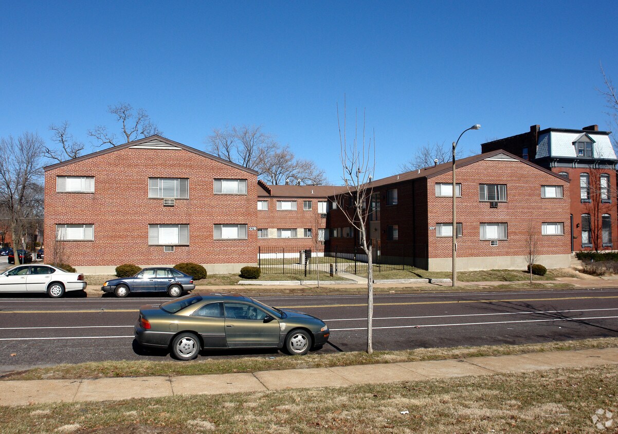 Russell Apartments Saint Louis, MO