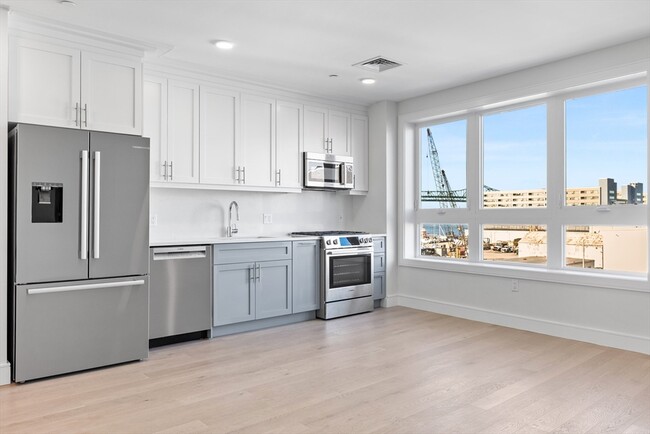 Building Photo - 301 Border St