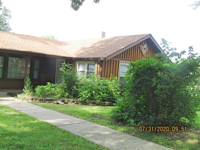 Foto del edificio - 211 W Stop 11 Rd, Indpls, IN 46217