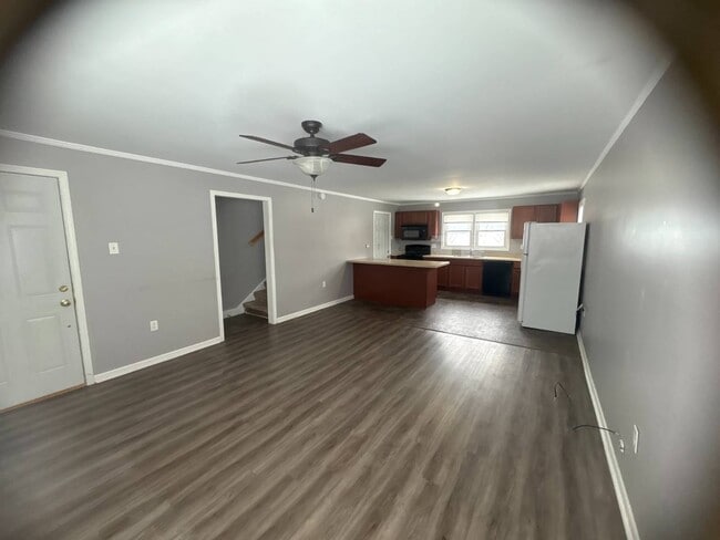 Building Photo - 326 N 6th St