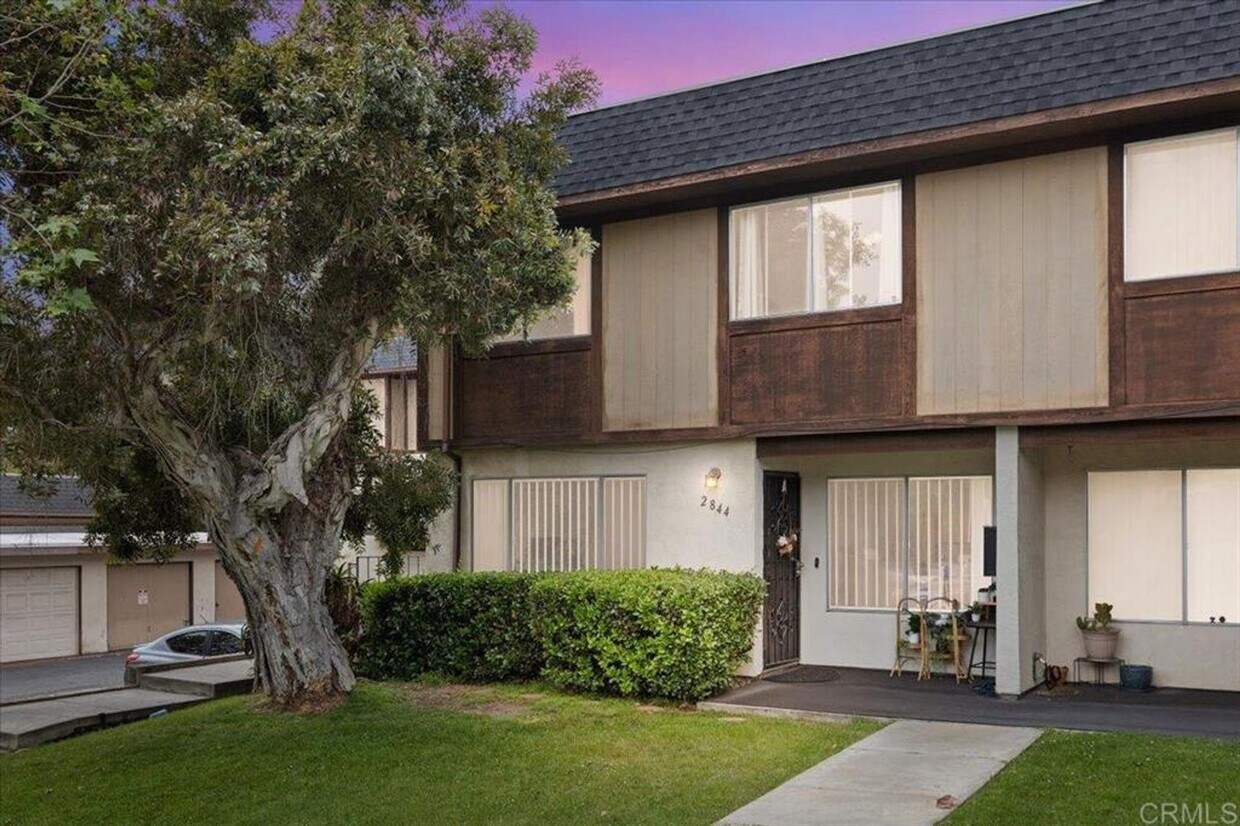 Primary Photo - 2 bed/ 1.5 bath