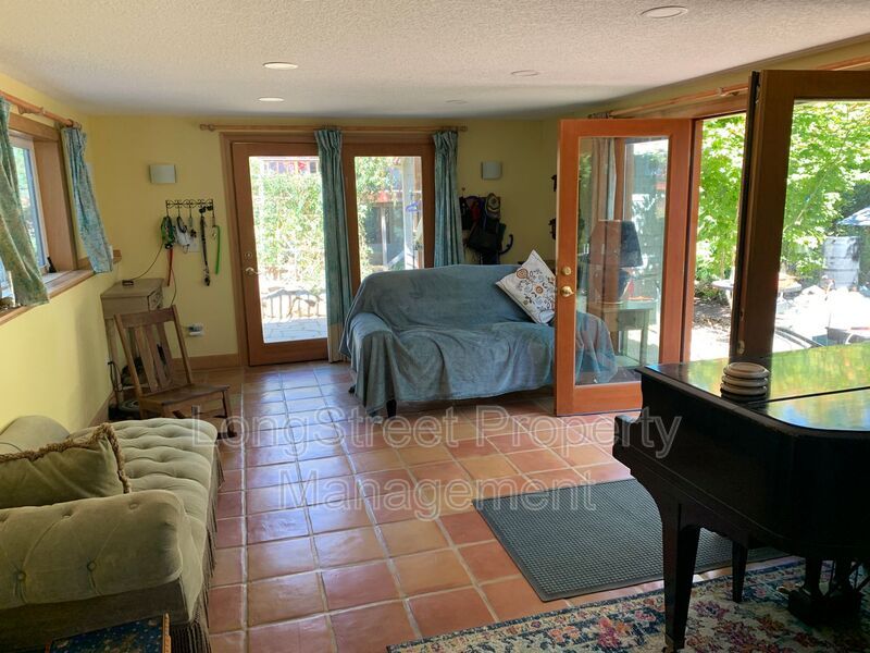 Foto principal - 8930 SW 5th Ave.