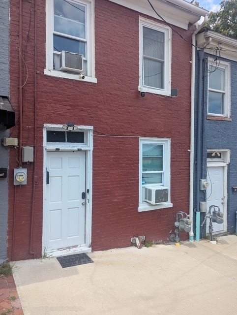 Building Photo - 213 Short St
