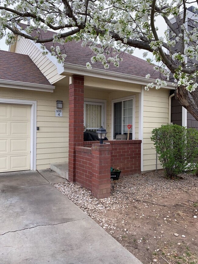 Foto del edificio - 906 Richmond Dr