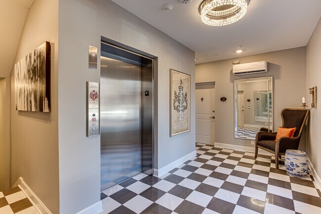 Entrada - 4505 Summit St
