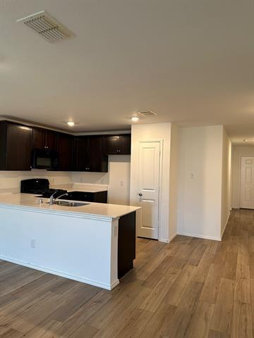 Foto del edificio - 5705 Manarchos Ln