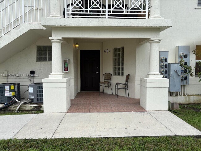 Foto del edificio - 8802 NW 109th Ct