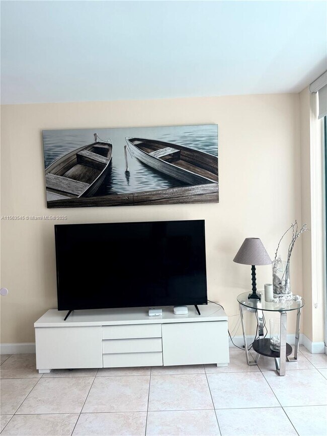 Building Photo - 1830 S Ocean Dr