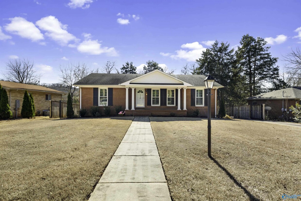 Primary Photo - 106 Robin Ln SE