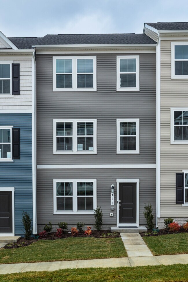 Puerta principal - 411 18th Ave