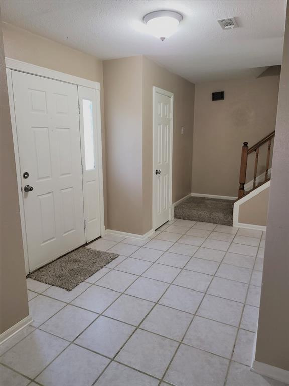 Building Photo - 67 Laughing Brook Ct