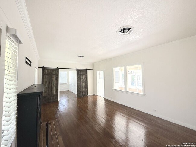 Foto del edificio - 1214 Sutton Dr