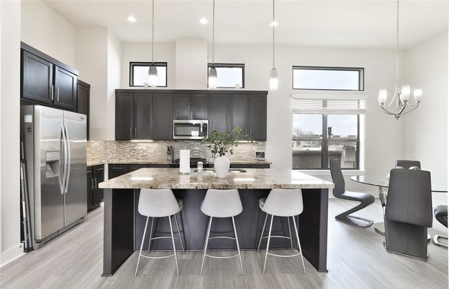 Building Photo - 4104 Marina St