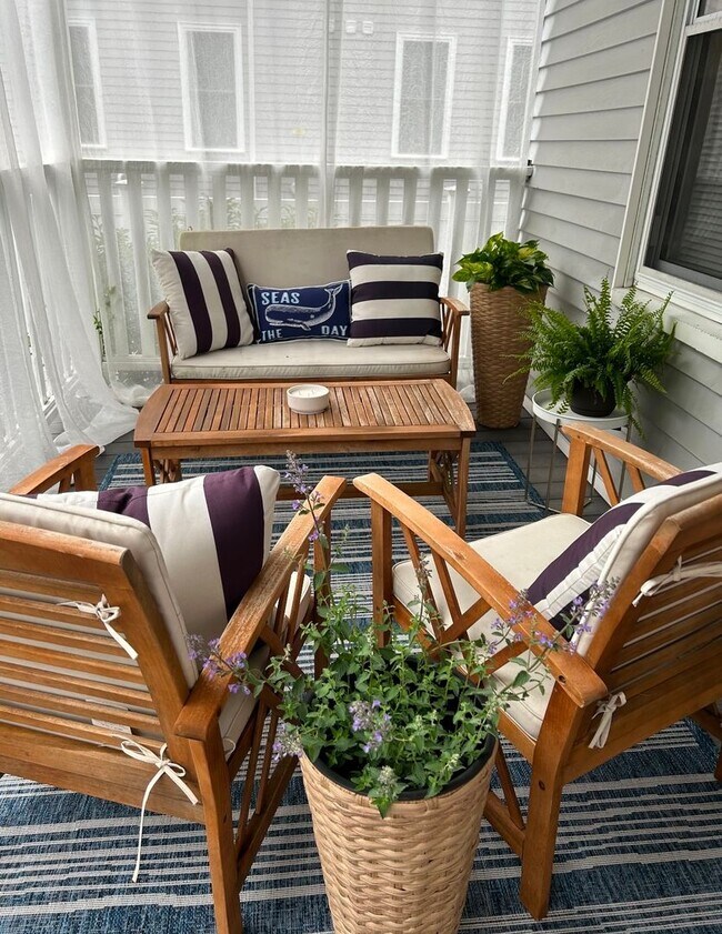 Foto del edificio - Spacious Three Bedroom Apartment