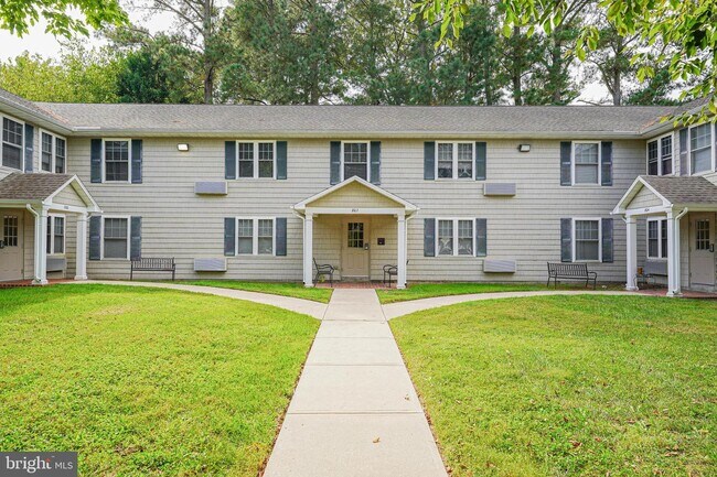 Building Photo - 802 Travers St