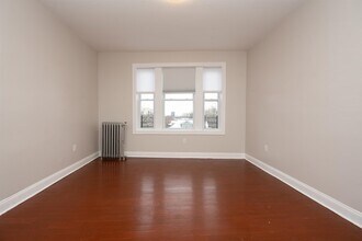 Building Photo - 565 Bergen Ave