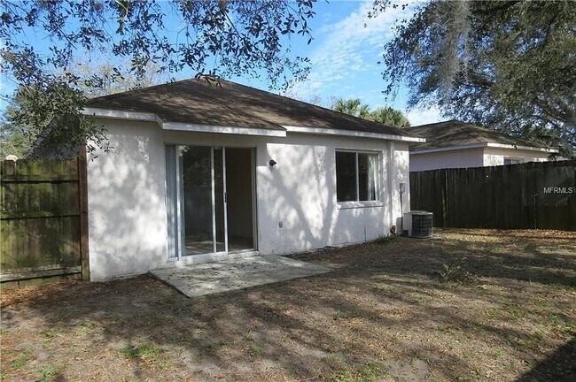 Foto del edificio - 403 Abigail Rd