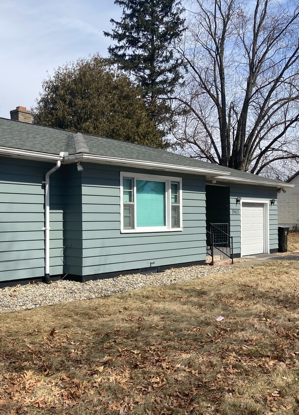 Foto principal - 19615 Sherwood Ave
