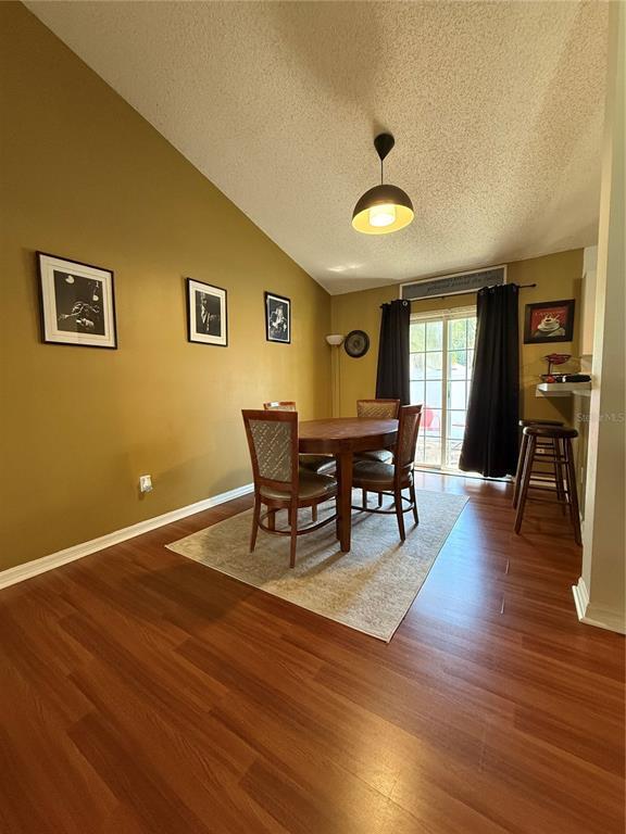 Foto del edificio - 9941 Red Clover Ave