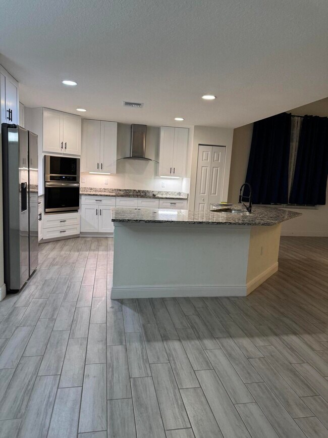 Building Photo - 681 SW Dalton Cir