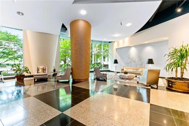 Foto del edificio - 3338 Peachtree Rd NE