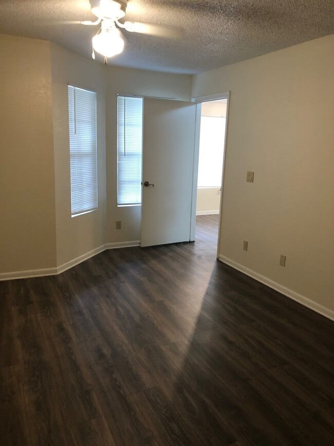 Building Photo - Lexington Place 2 bedroom Condo