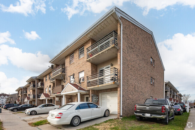 Building Photo - Loring Estates