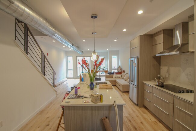 Building Photo - 2232 Frankford Ave
