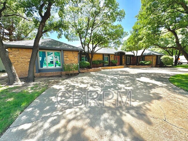 Building Photo - 9306 Utica Dr
