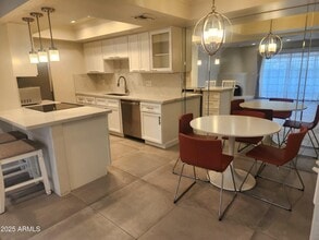 Building Photo - 7557 N Dreamy Draw Dr