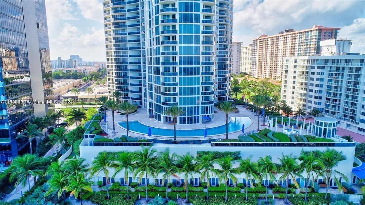 Primary Photo - 17201 Collins Ave