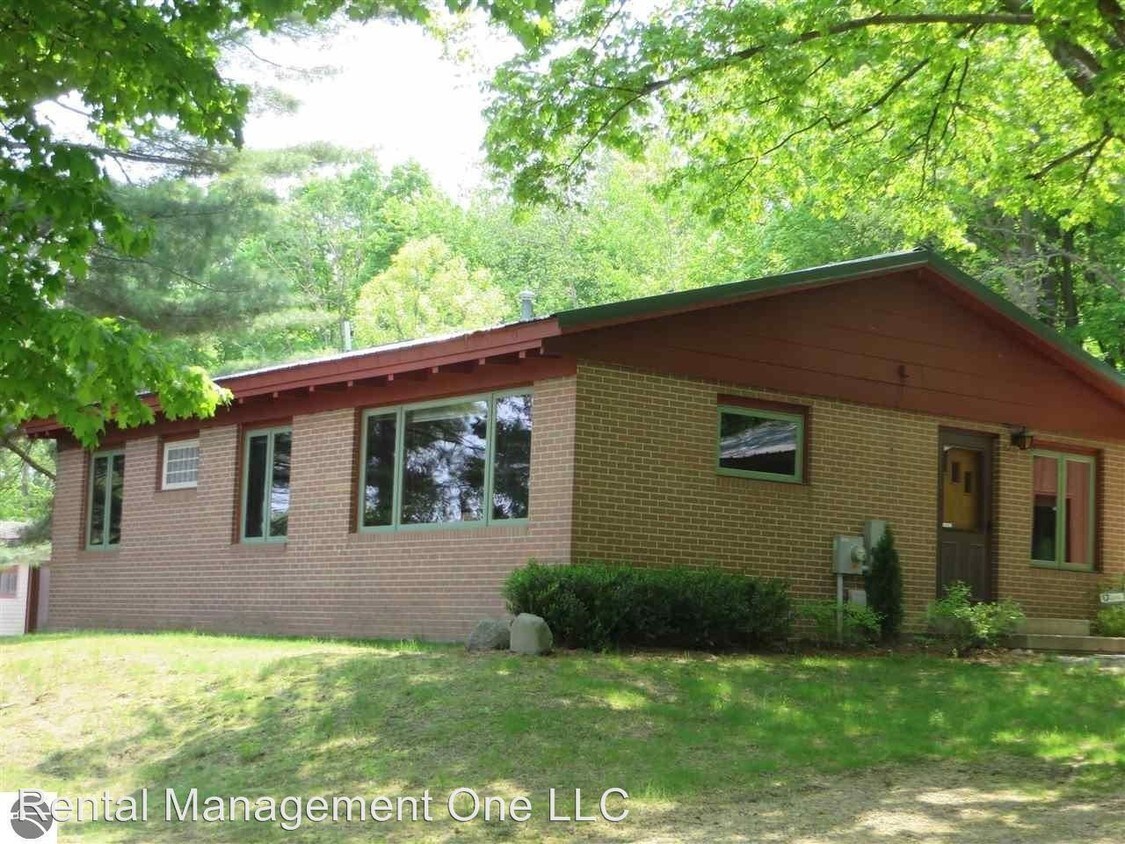10220 E Grandview Rd, Traverse City, MI 49684 House Rental in Traverse City, MI