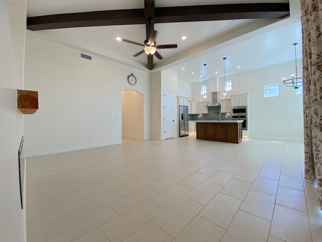 Foto del edificio - East El Paso 4 bed/ 2.5 Bath Refrig A/C