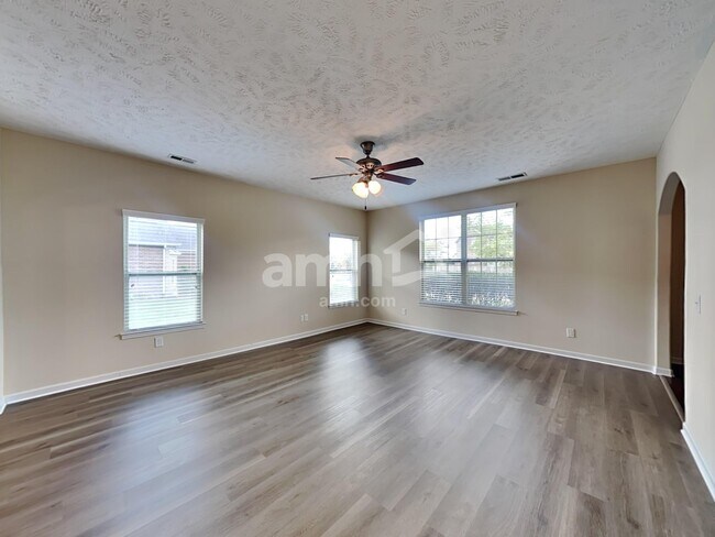 Foto del edificio - 1006 Middleton Ln