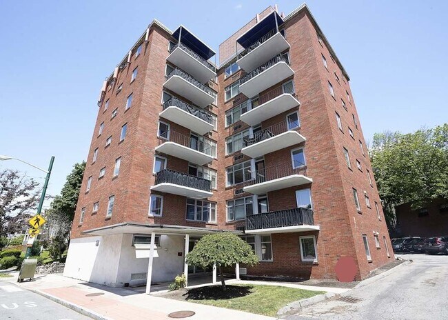 Building Photo - 135 Trapelo Rd