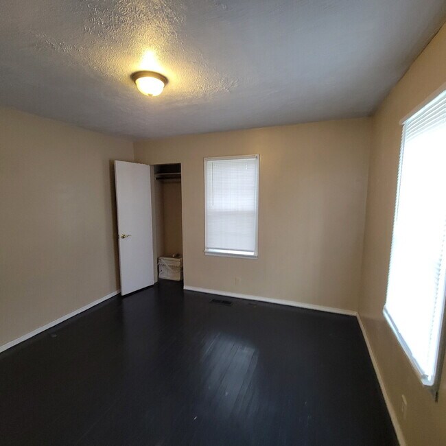 Building Photo - Christian Park area 2BR House for LEASE!