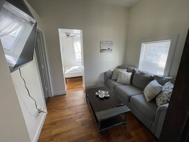 Building Photo - 620 N Limestone