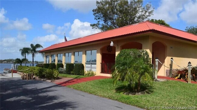 Foto del edificio - 1913 SW Palm City Rd