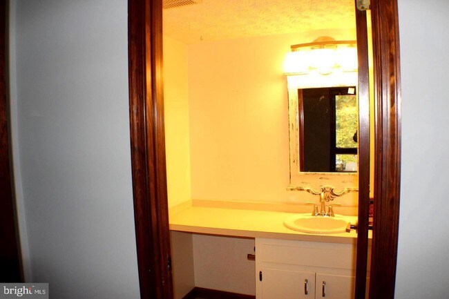 Building Photo - 44695 White Oak Ct