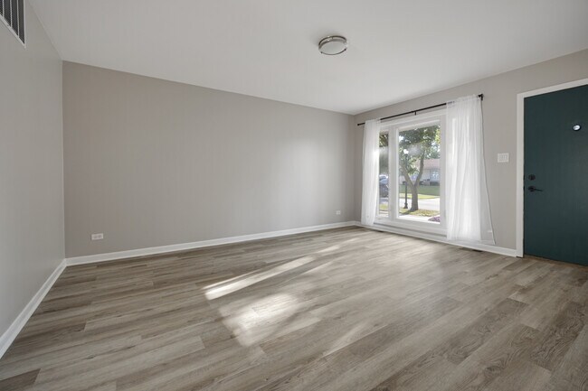 Foto del edificio - 1031 Maple Ln
