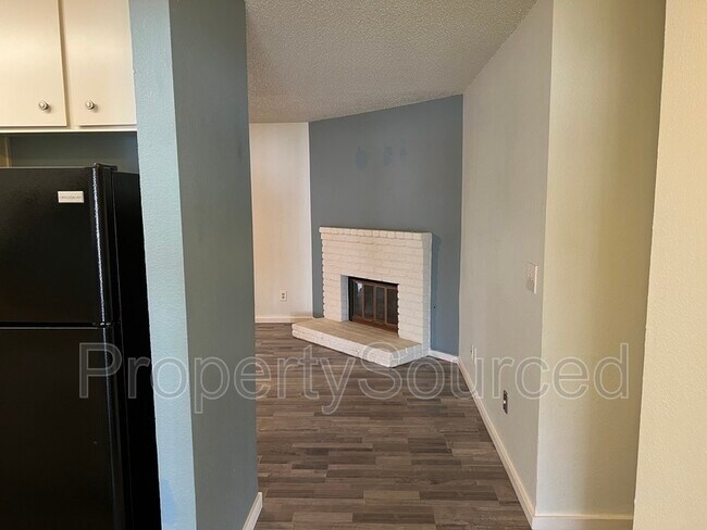 Building Photo - 758 Canterbury Way