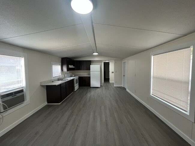 Foto del edificio - 678 Denton Blvd NW