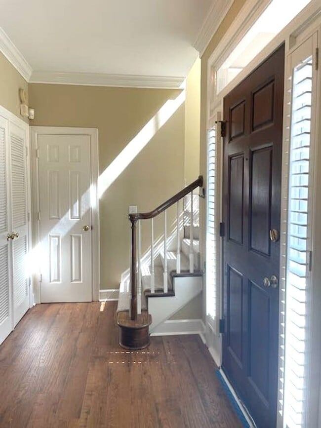 Building Photo - Green Hills living at its best. 2 BR 2.5 B...